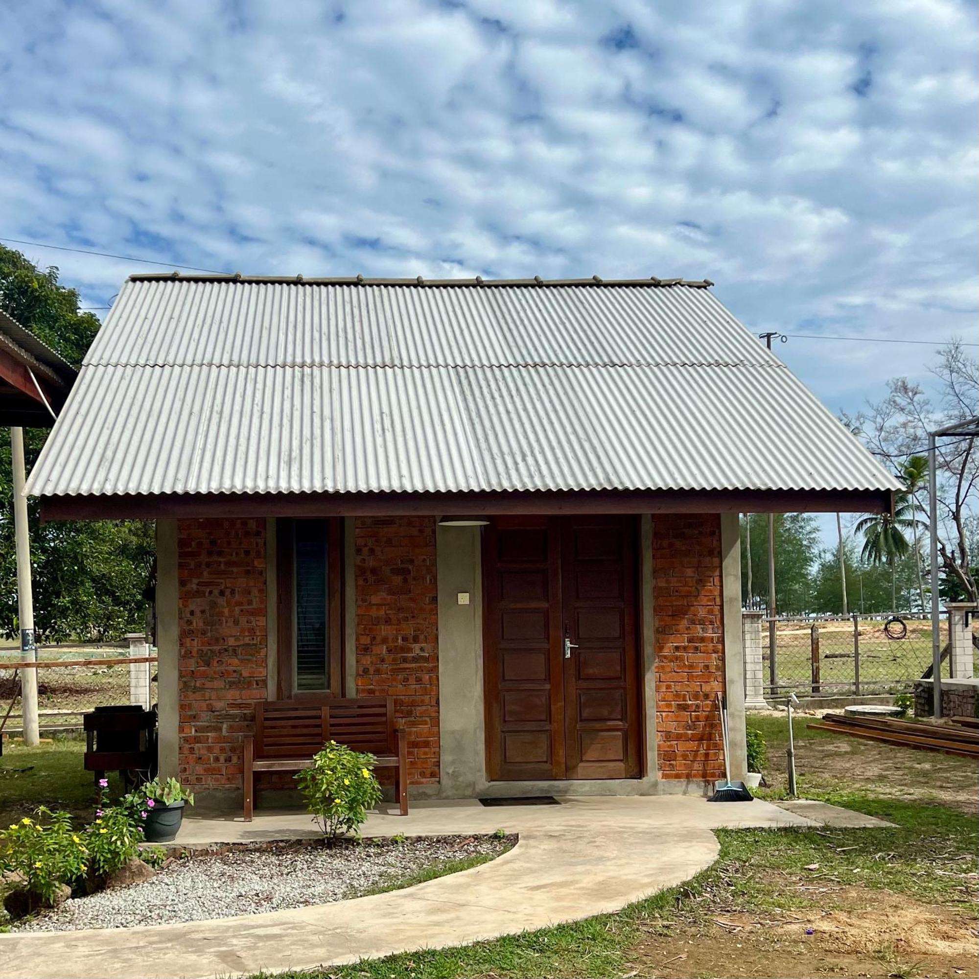 Rembulan Escape - The Red Bowl Villa Kampung Penarik Exteriör bild
